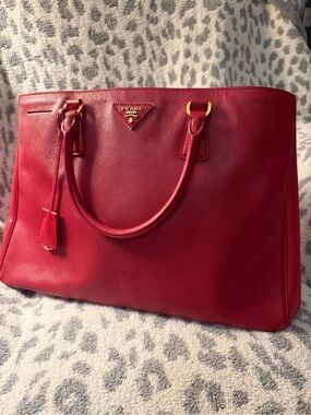 PRADA Saffiano Lux Large Double Zip Tote Fuoco